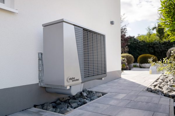 alpha_innotec_Hybrox_5und8_Wandkonsole_2